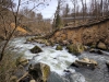 Stromschnelle mit Hängebrücke
